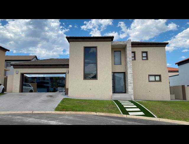 3 BEDROOM HOUSE FOR SALE IN BLUE VALLEY GOLF ESTATE